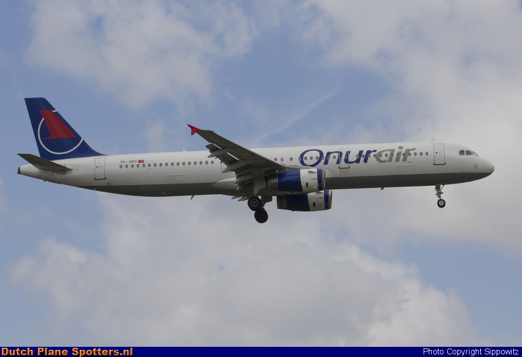 TC-OEC Airbus A321 Onur Air by Sippowitz