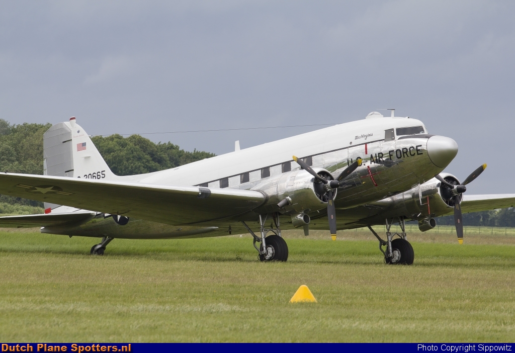 N47E Douglas DC3 Private by Sippowitz