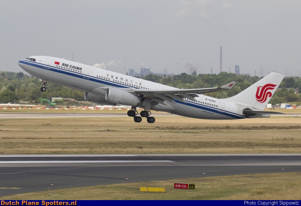 B-6080 Airbus A330-200 Air China by Sippowitz