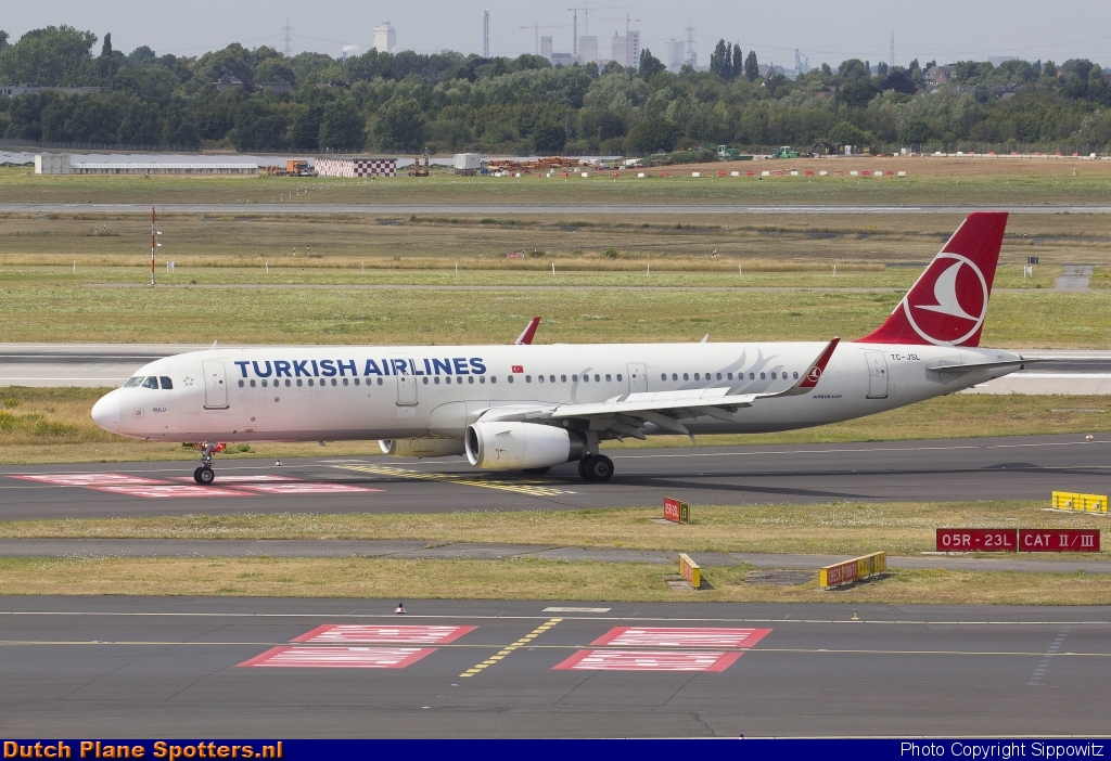 TC-JSL Airbus A321 Turkish Airlines by Sippowitz