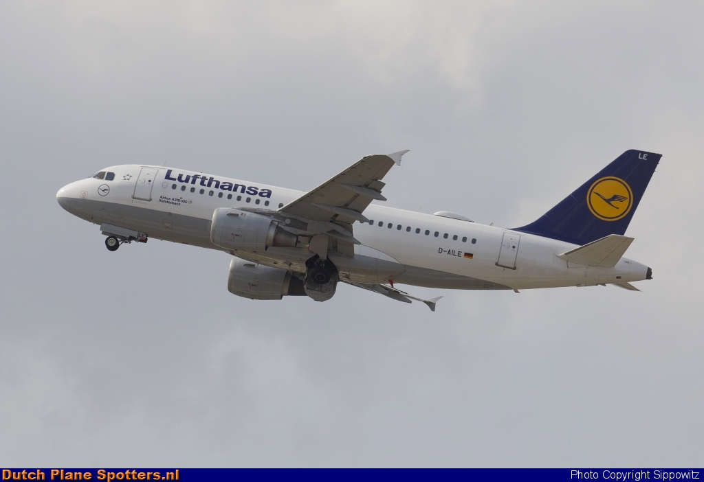 D-AILE Airbus A319 Lufthansa by Sippowitz