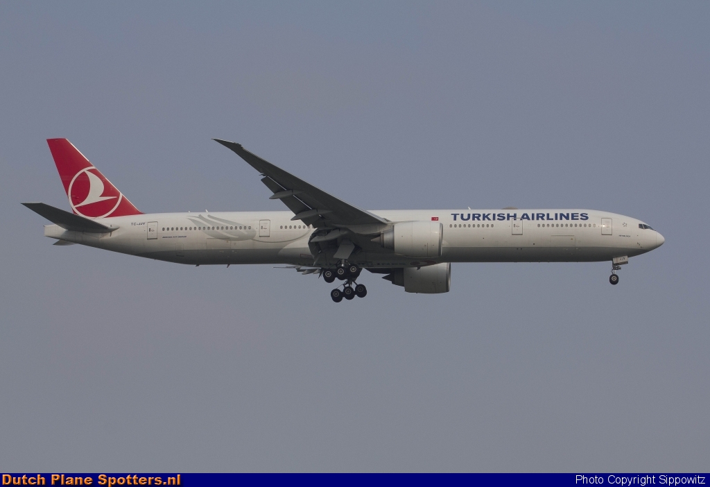TC-JJV Boeing 777-300 Turkish Airlines by Sippowitz