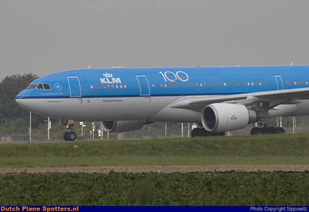 PH-AOC Airbus A330-200 KLM Royal Dutch Airlines by Sippowitz