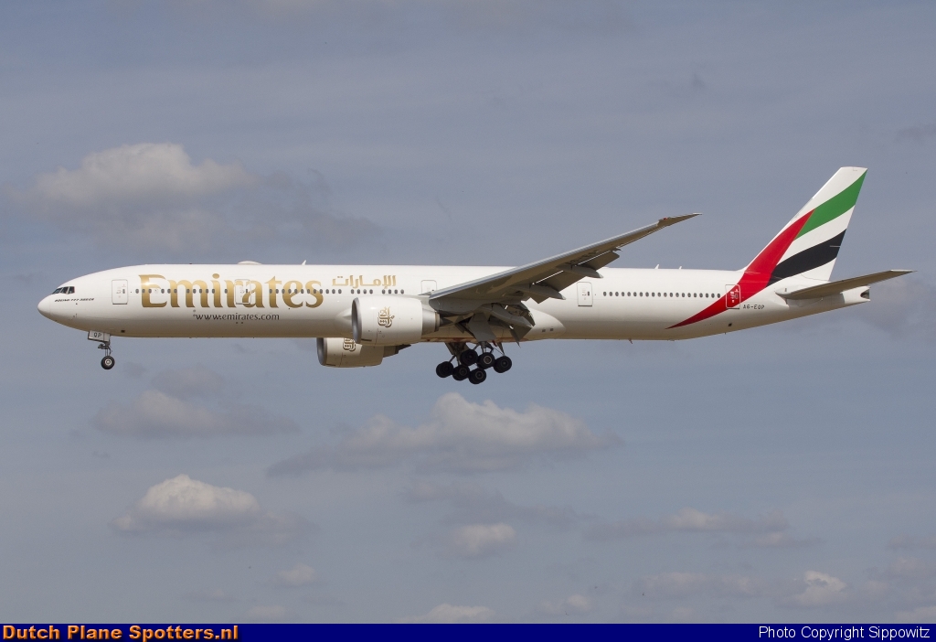 A6-EQP Boeing 777-300 Emirates by Sippowitz