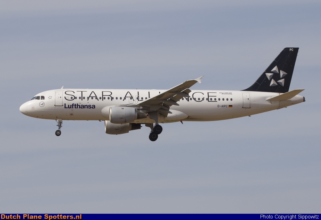 D-AIPC Airbus A320 Lufthansa by Sippowitz