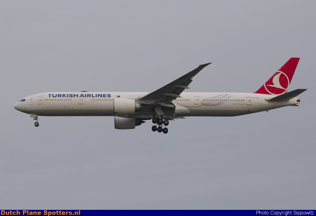 TC-JJH Boeing 777-300 Turkish Airlines by Sippowitz