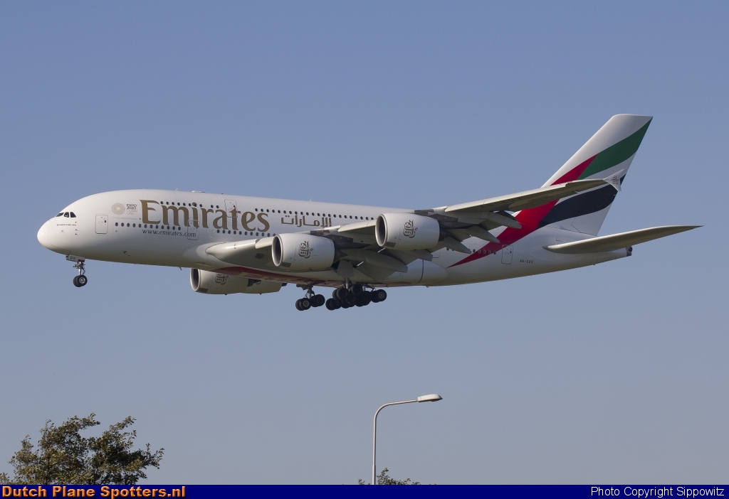 A6-EDV Airbus A380-800 Emirates by Sippowitz