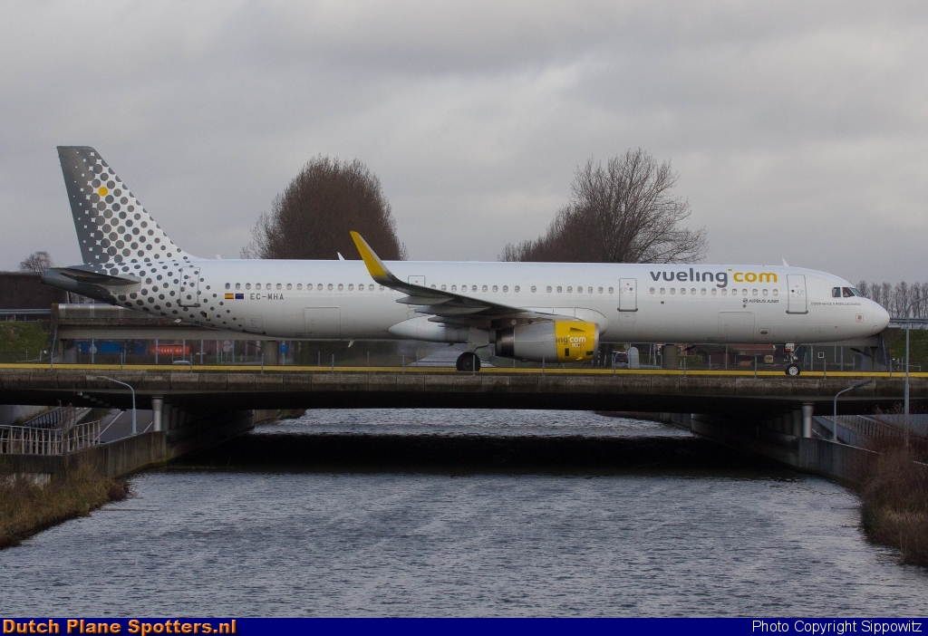 EC-NHA Airbus A321 Vueling.com by Sippowitz
