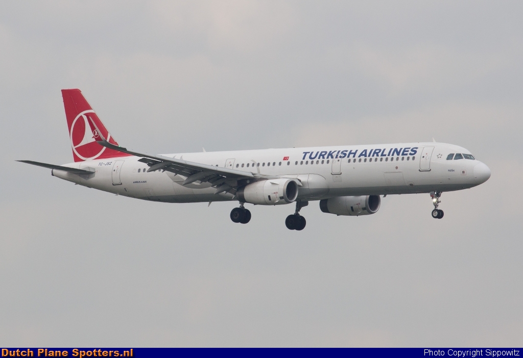 TC-JSZ Airbus A321 Turkish Airlines by Sippowitz