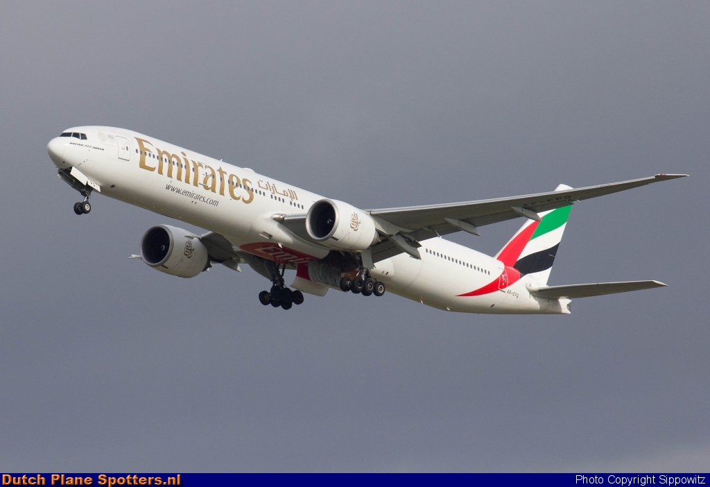 A6-EPQ Boeing 777-300 Emirates by Sippowitz
