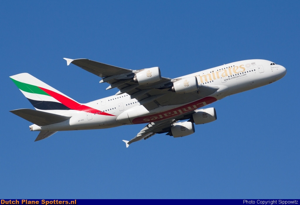 A6-EDL Airbus A380-800 Emirates by Sippowitz