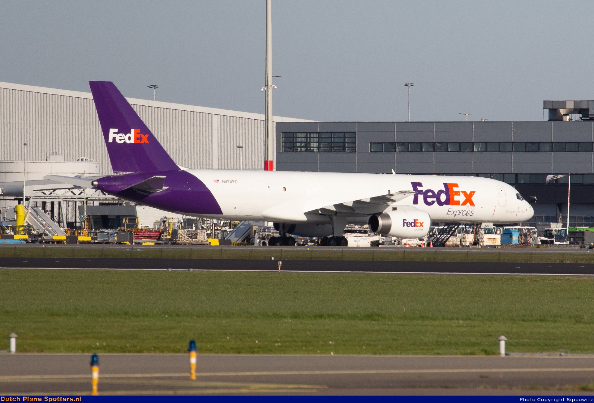 N920FD Boeing 757-200 FedEx by Sippowitz