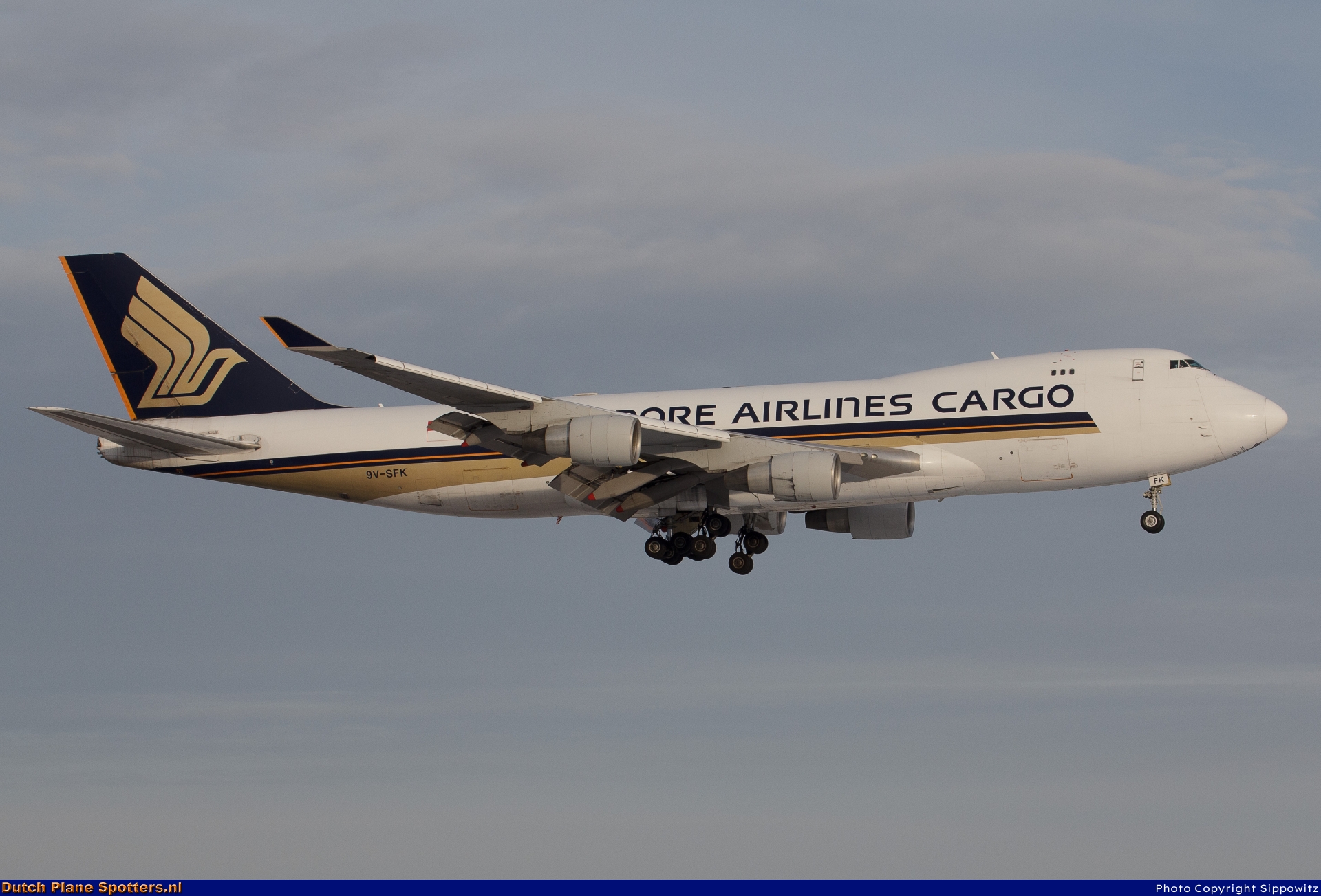 9V-SFK Boeing 747-400 Singapore Airlines Cargo by Sippowitz