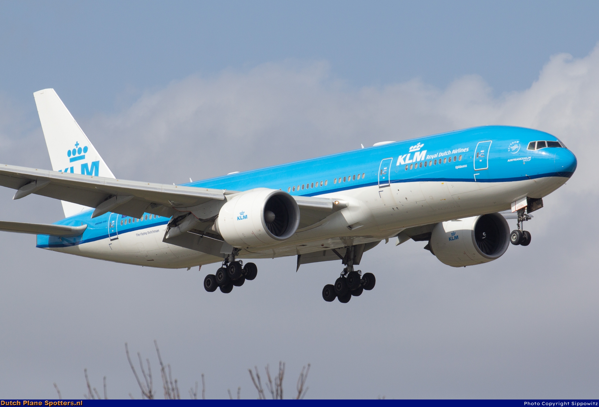 PH-BQE Boeing 777-200 KLM Royal Dutch Airlines by Sippowitz