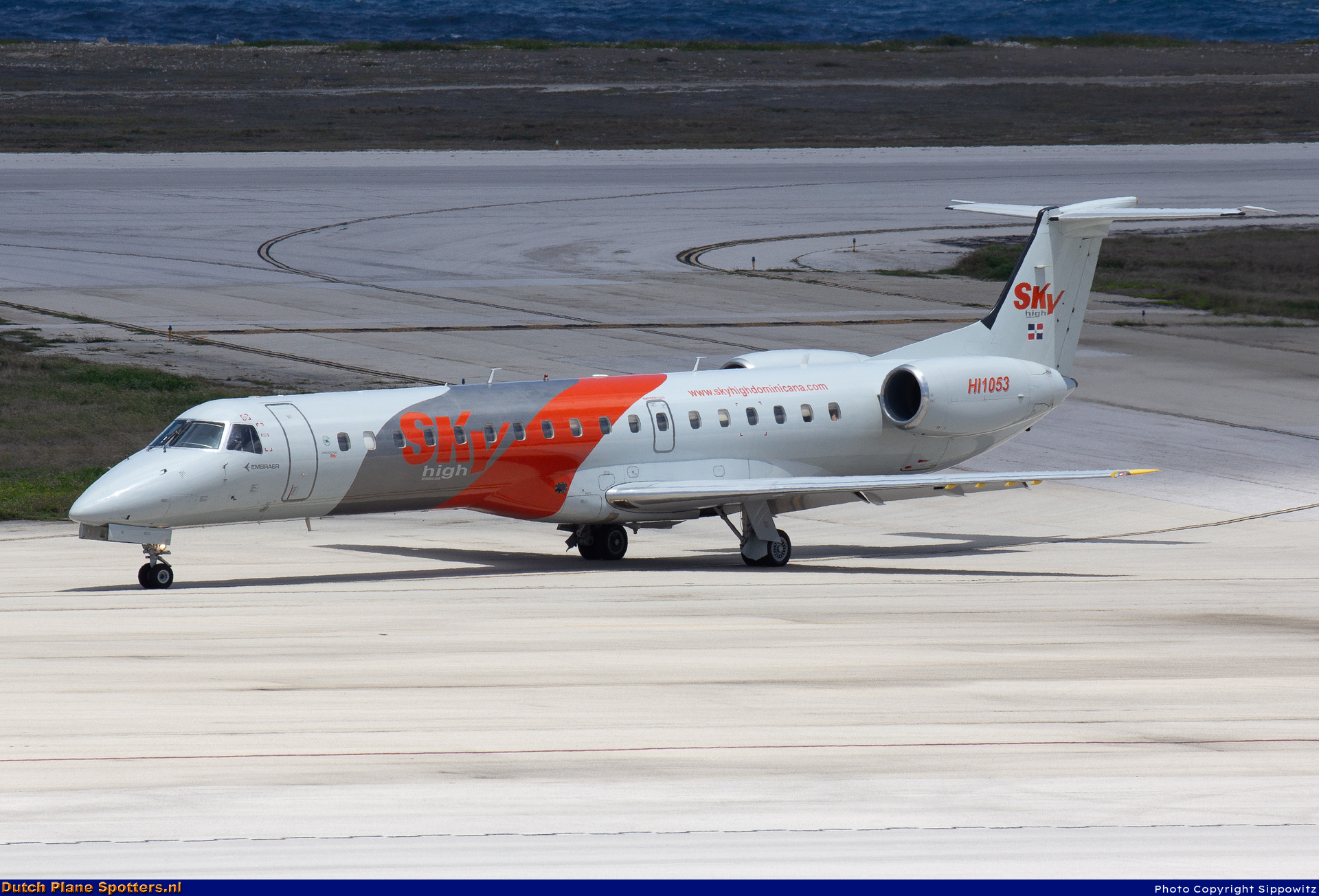 HI1053 Embraer 145 Sky High by Sippowitz