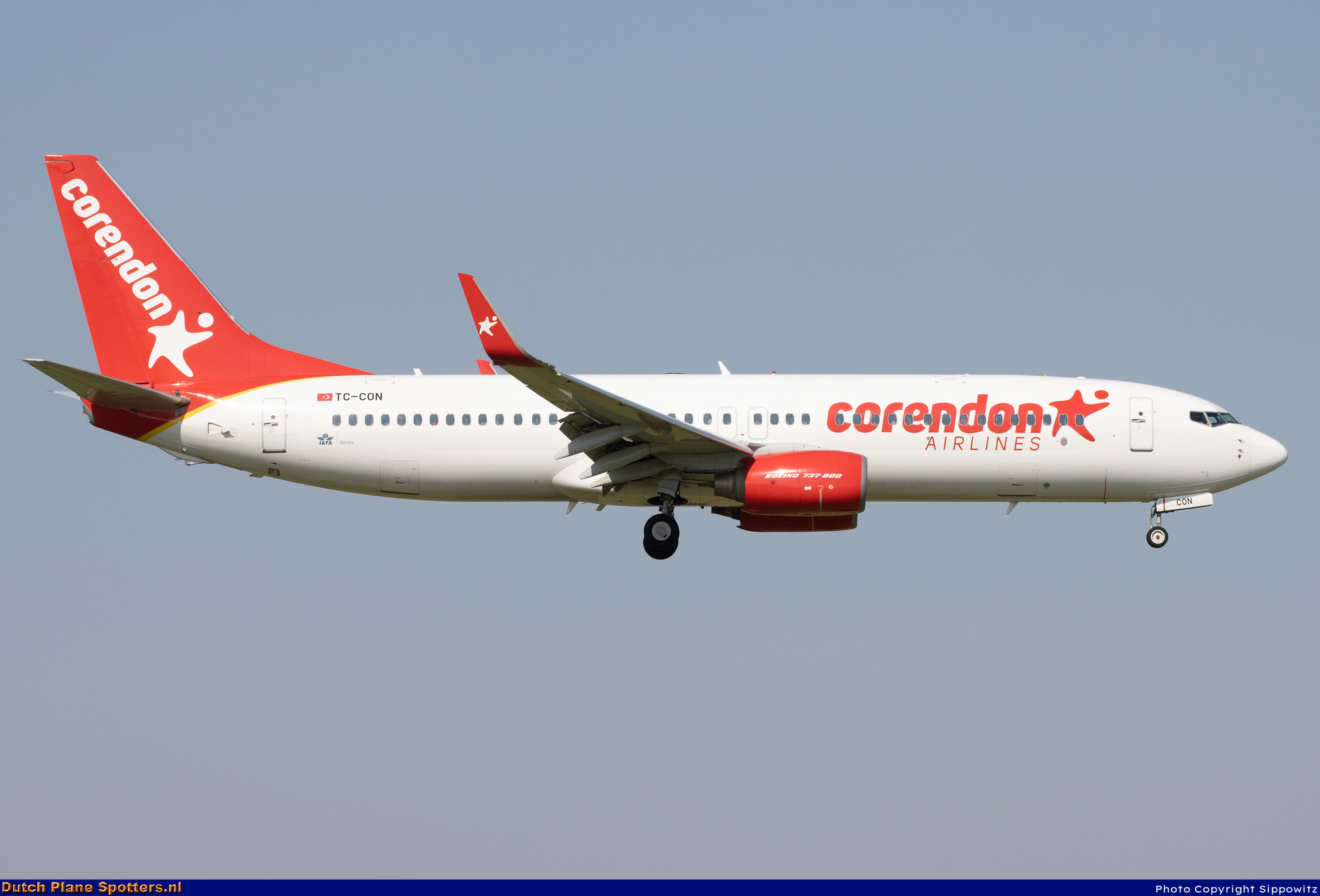 TC-CON Boeing 737-800 Corendon Airlines by Sippowitz