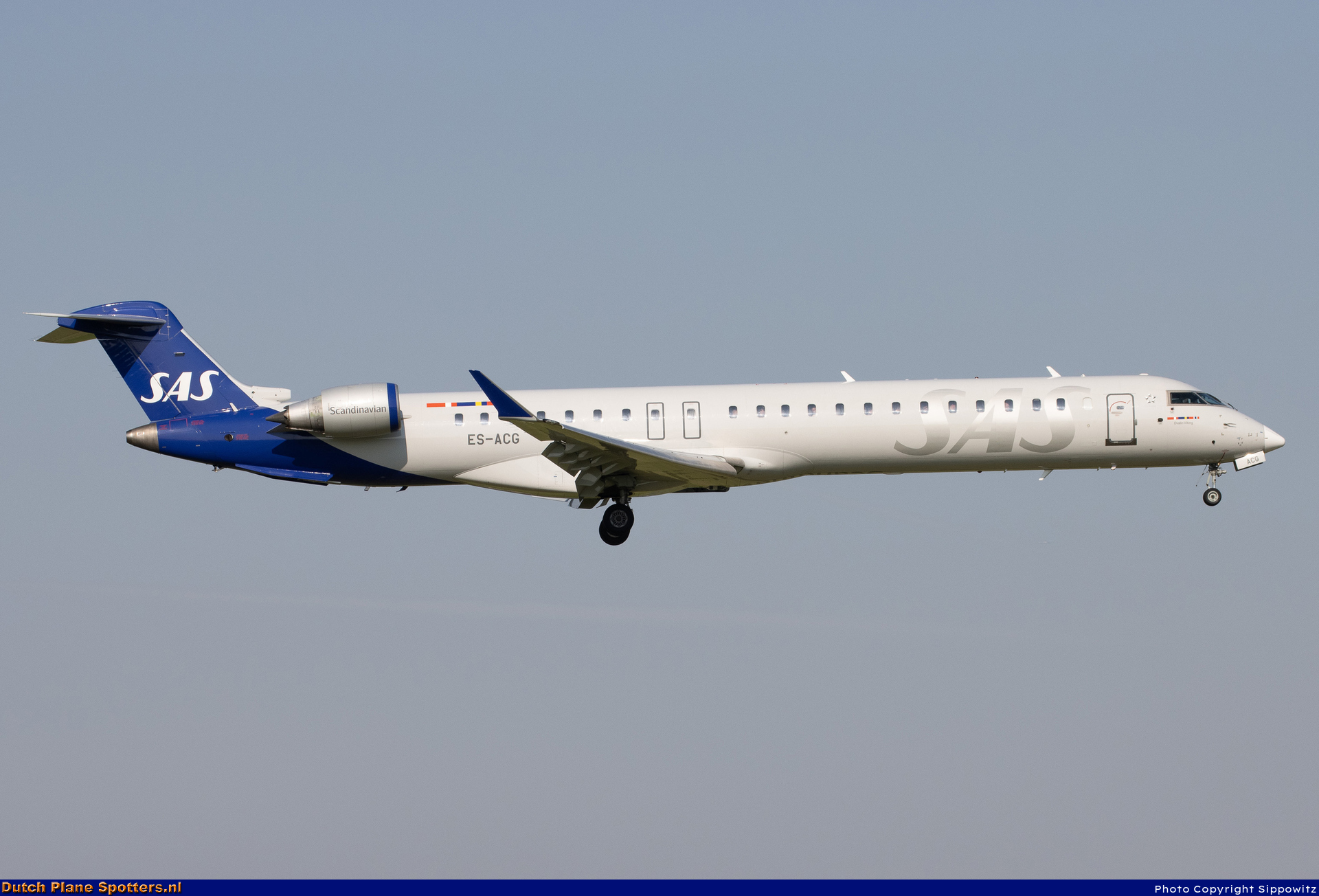 ES-ACG Bombardier Canadair CRJ900 Xfly (SAS Scandinavian Airlines) by Sippowitz