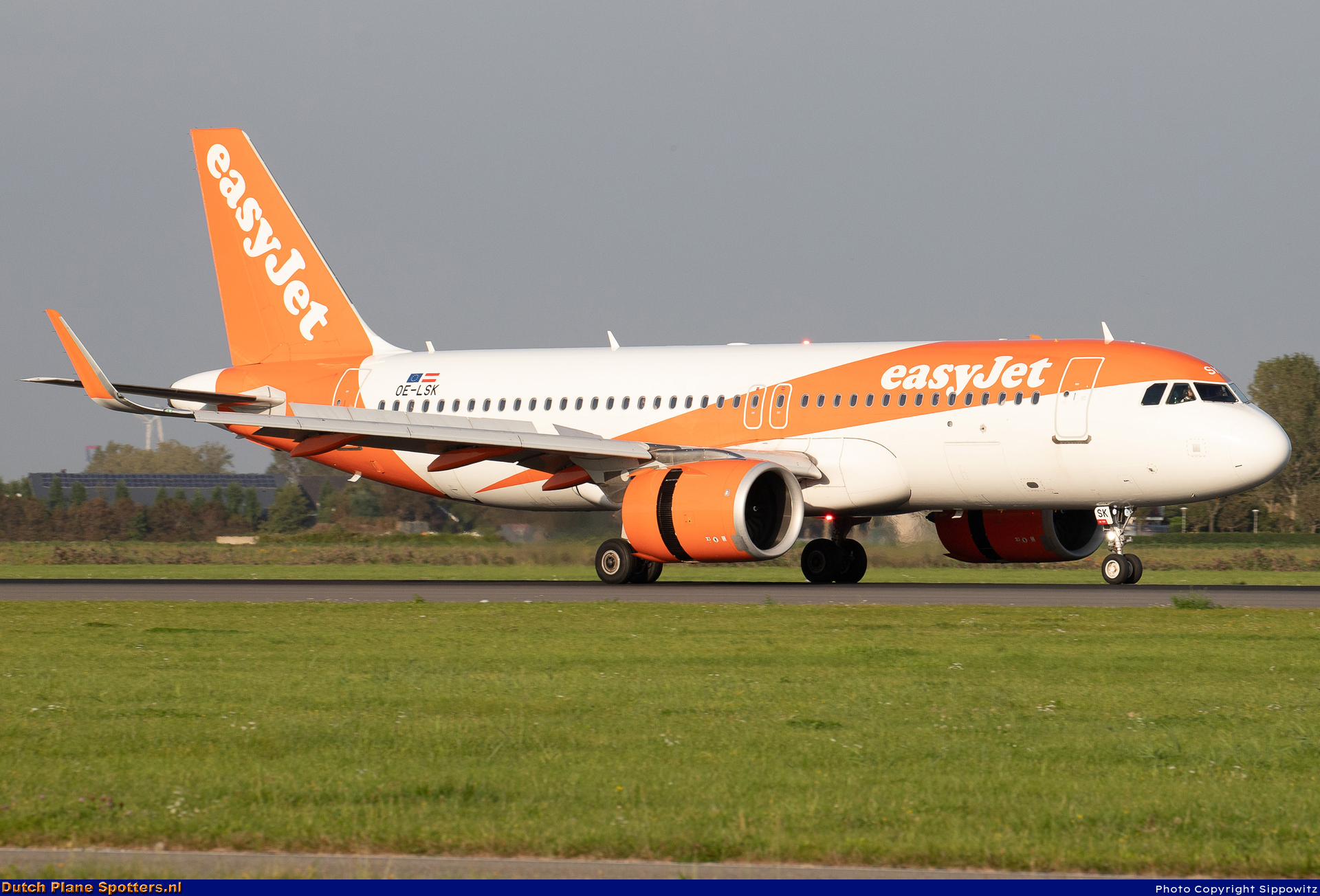 OE-LSK Airbus A320neo easyJet Europe by Sippowitz