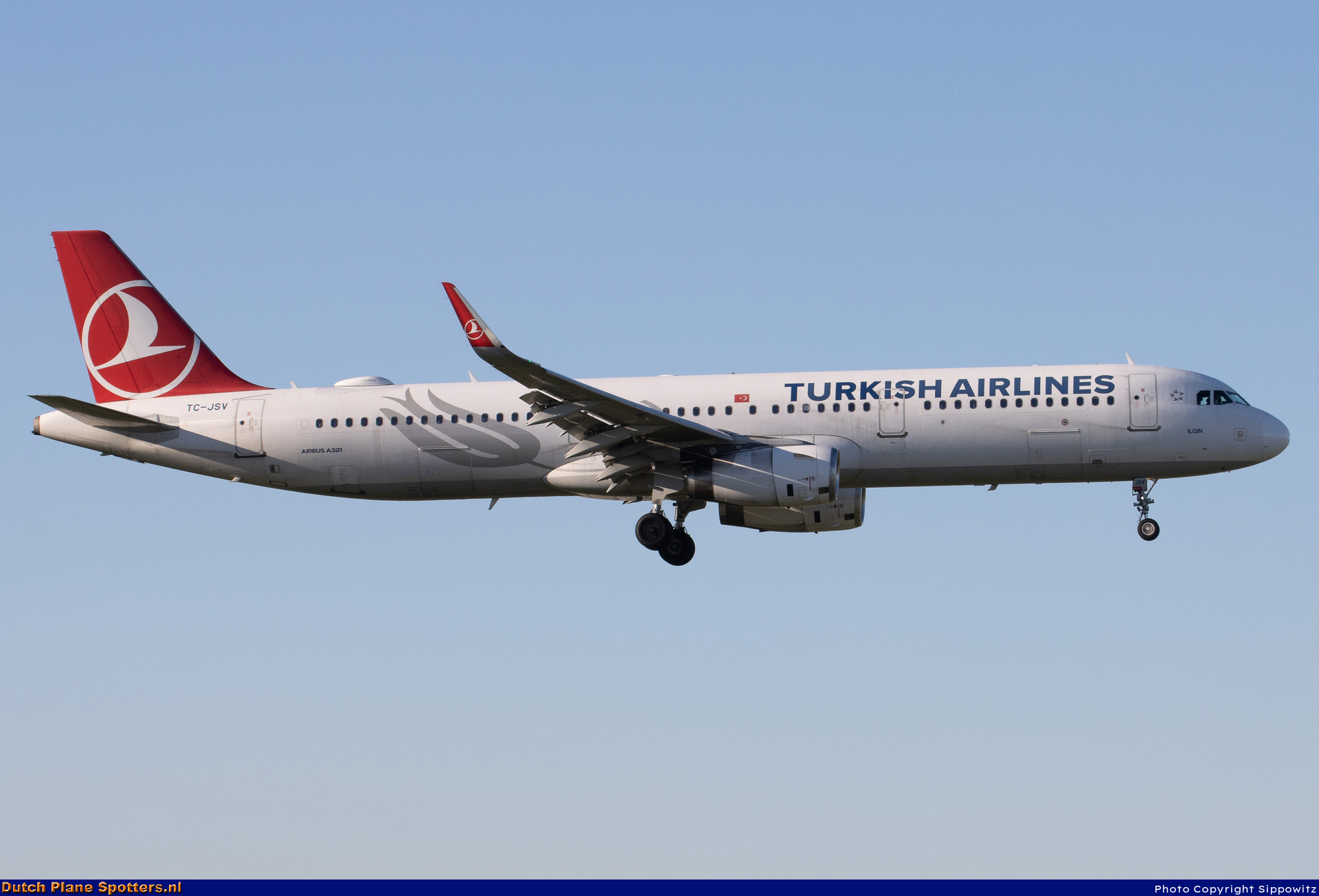 TC-JSV Airbus A321 Turkish Airlines by Sippowitz