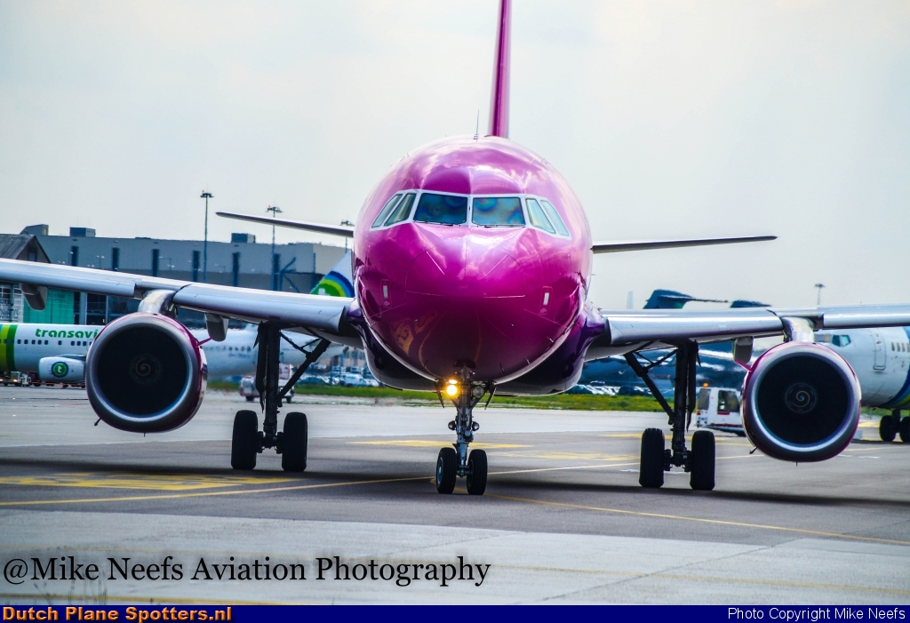 HA-LWL Airbus A320 Wizz Air by Mike Neefs