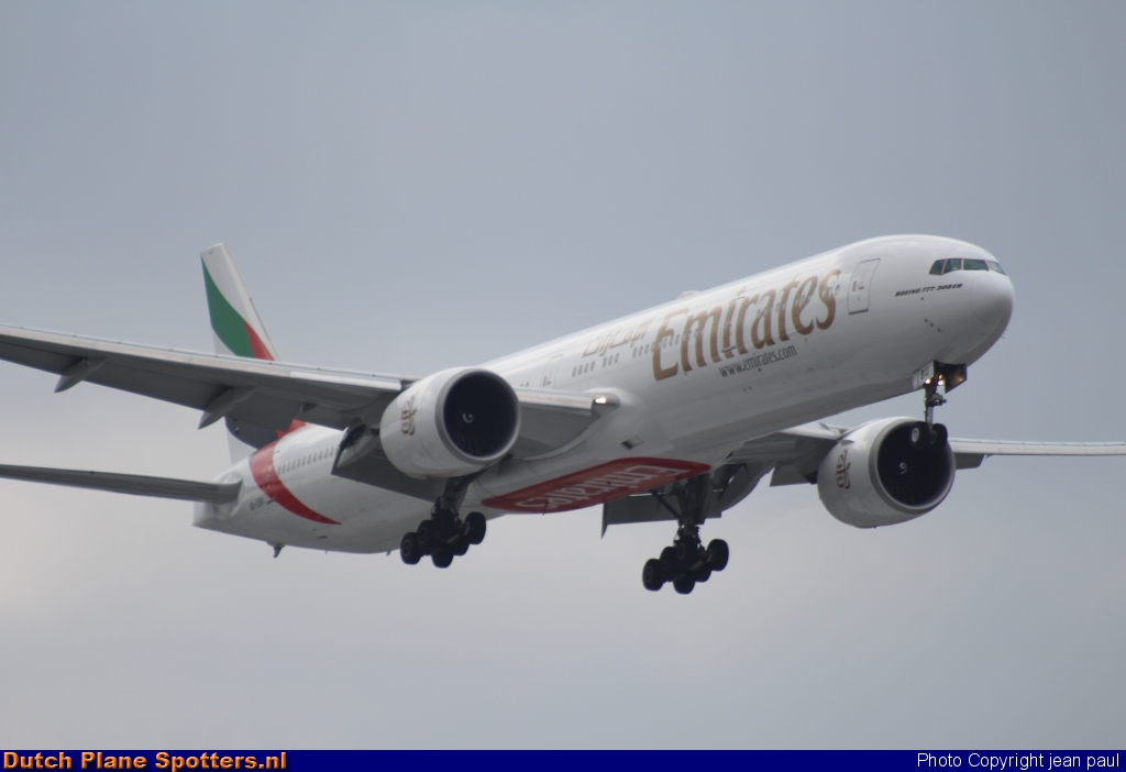 A6-EBU Boeing 777-300 Emirates by jean paul