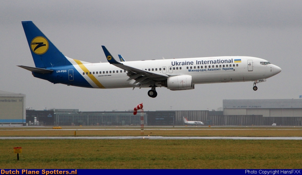 UR-PSG Boeing 737-800 Ukraine International Airlines by HansFXX