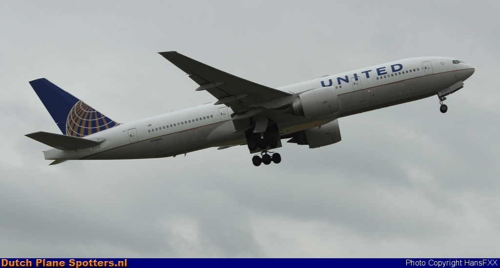 N78004 Boeing 777-200 United Airlines by HansFXX