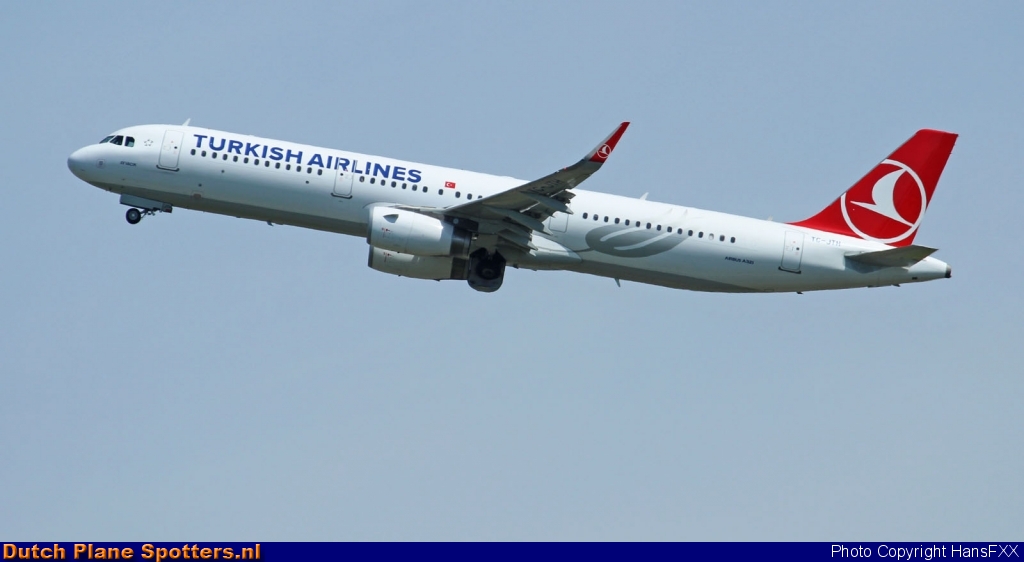 TC-JTH Airbus A320 Turkish Airlines by HansFXX