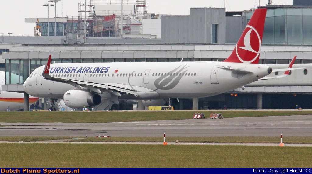 TC-JTE Airbus A321 Turkish Airlines by HansFXX