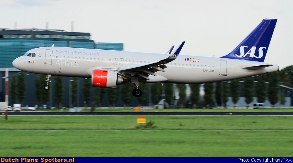 LN-RGM Airbus A320 SAS Scandinavian Airlines by HansFXX