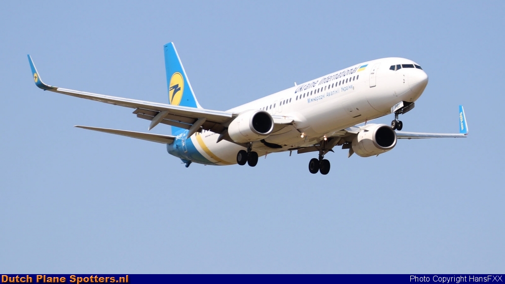 UR-PSI Boeing 737-900 Ukraine International Airlines by HansFXX