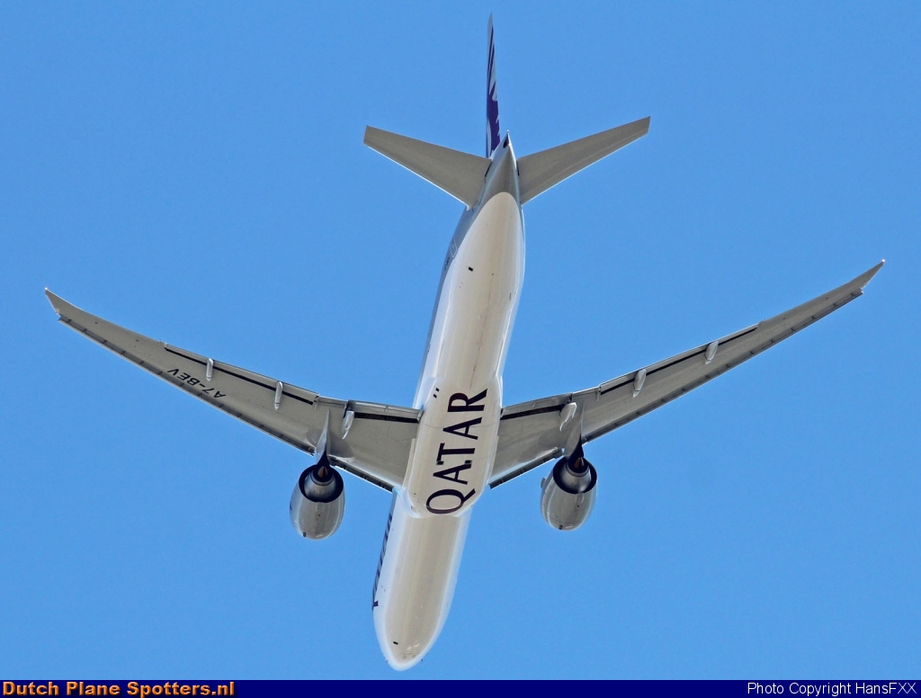 A7-BEV Boeing 777-300 Qatar Airways by HansFXX