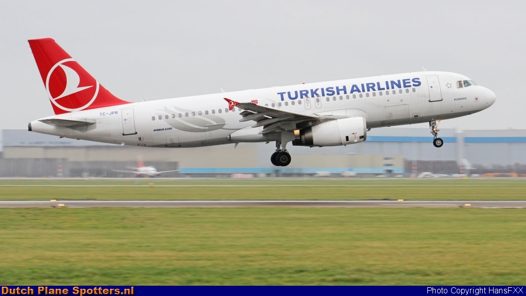 TC-JPR Airbus A320 Turkish Airlines by HansFXX