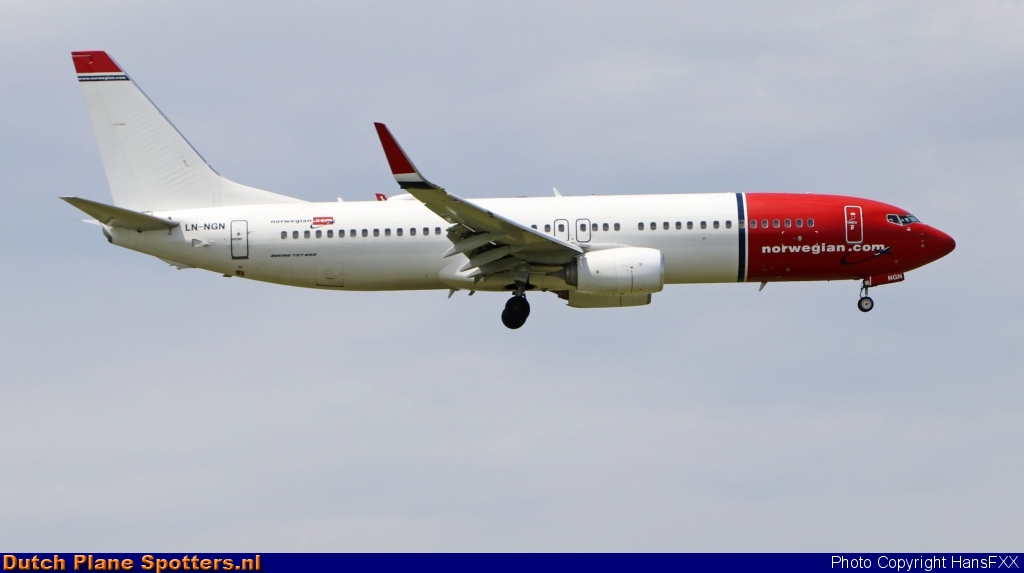 LN-NGN Boeing 737-800 Norwegian Air Shuttle by HansFXX