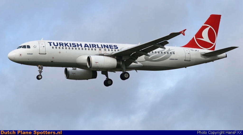 TC-JPJ Airbus A320 Turkish Airlines by HansFXX