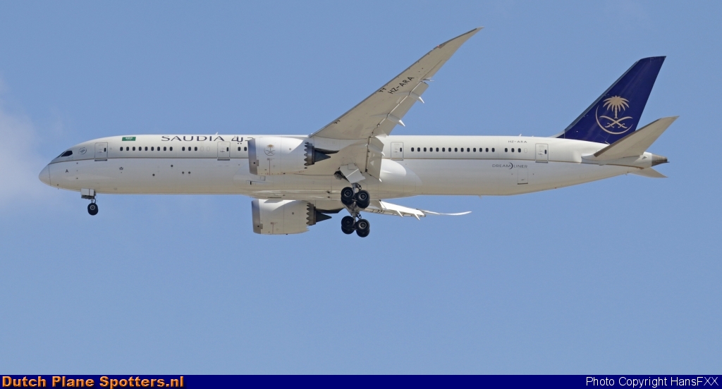 HZ-ARA Boeing 787-9 Dreamliner Saudi Arabian Airlines by HansFXX