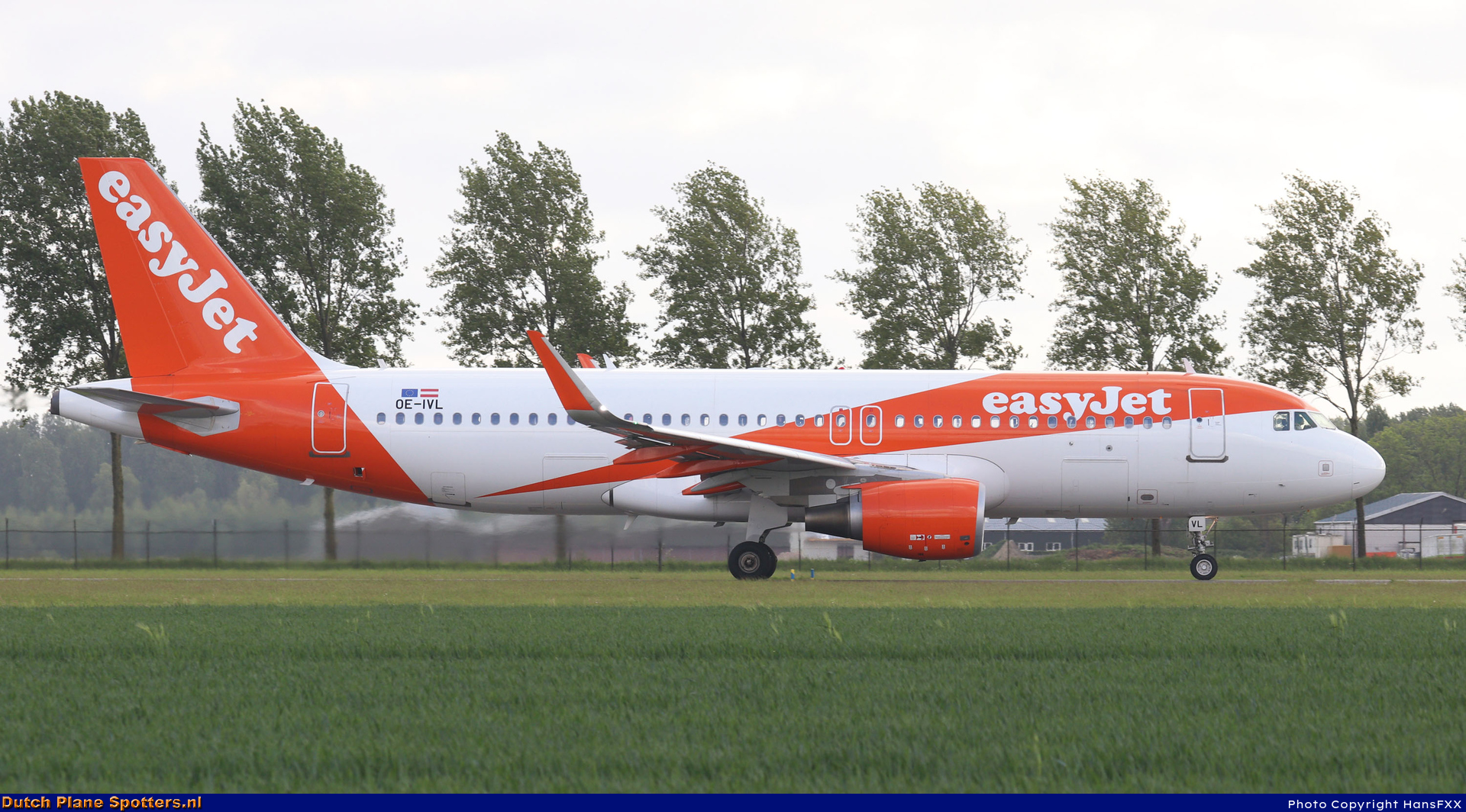 OE-IVL Airbus A320 easyJet Europe by HansFXX