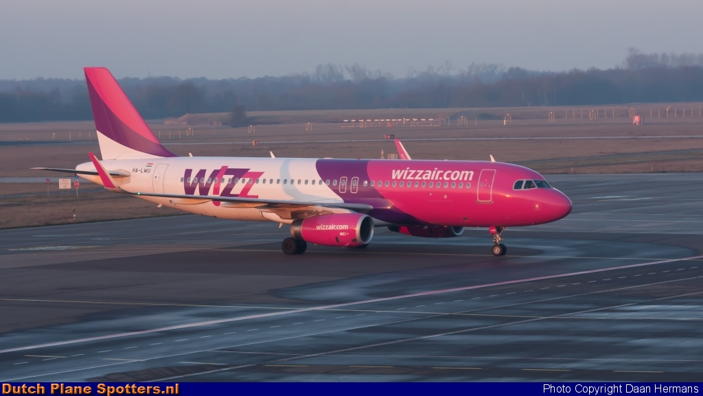 HA-LWU Airbus A320 Wizz Air by Daan Hermans