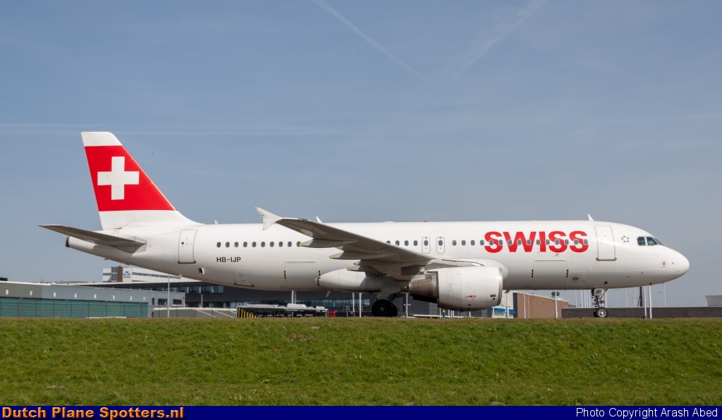 HB-IJP Airbus A320 Swiss International Air Lines by Arash Abed