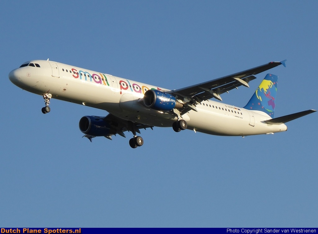 D-ASPD Airbus A321 Small Planet Airlines Germany by Sander van Westrienen