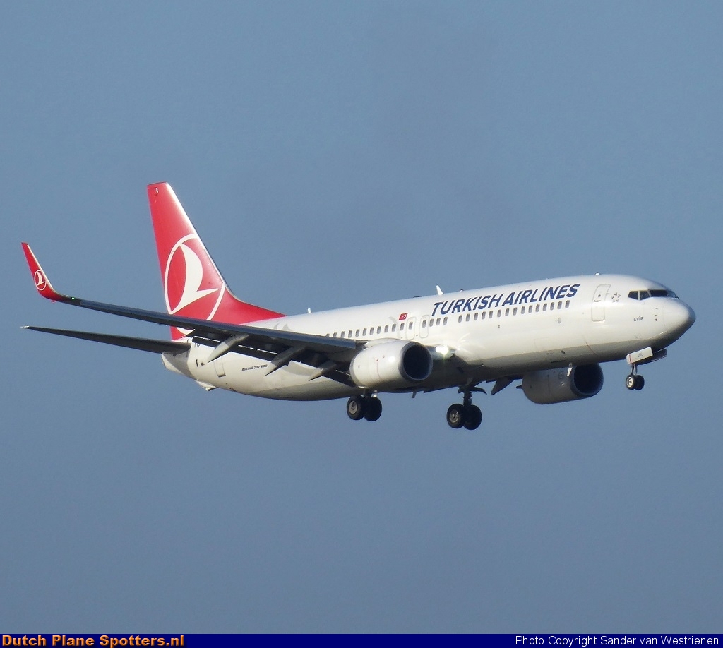 TC-JVL Boeing 737-800 Turkish Airlines by Sander van Westrienen