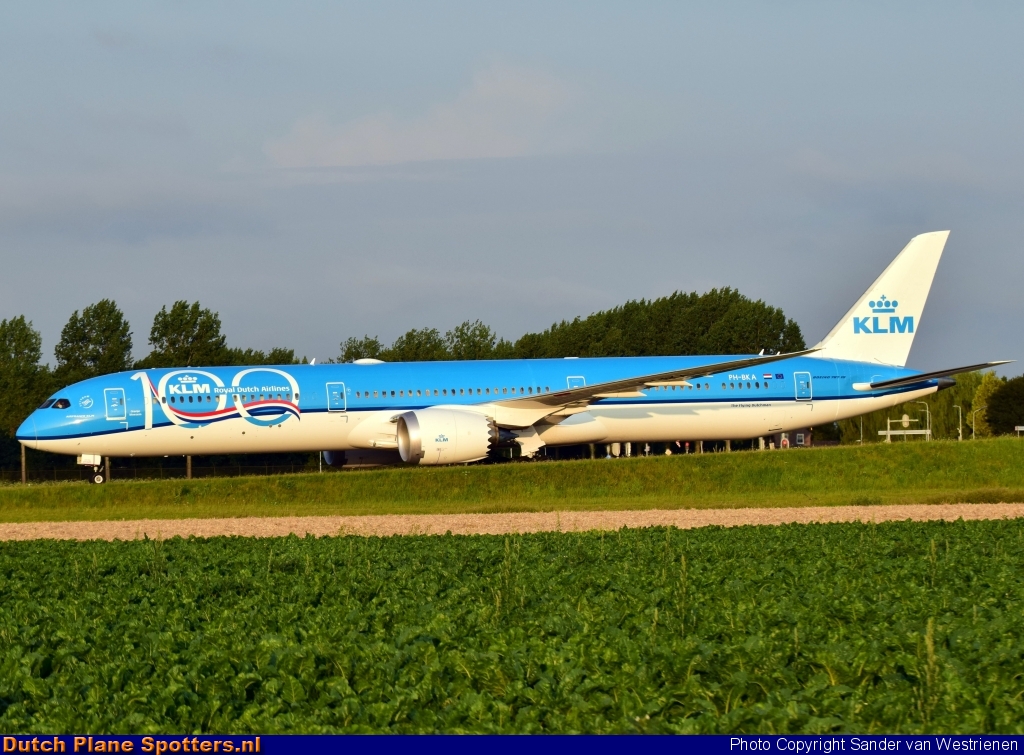 PH-BKA Boeing 787-10 Dreamliner KLM Royal Dutch Airlines by Sander van Westrienen