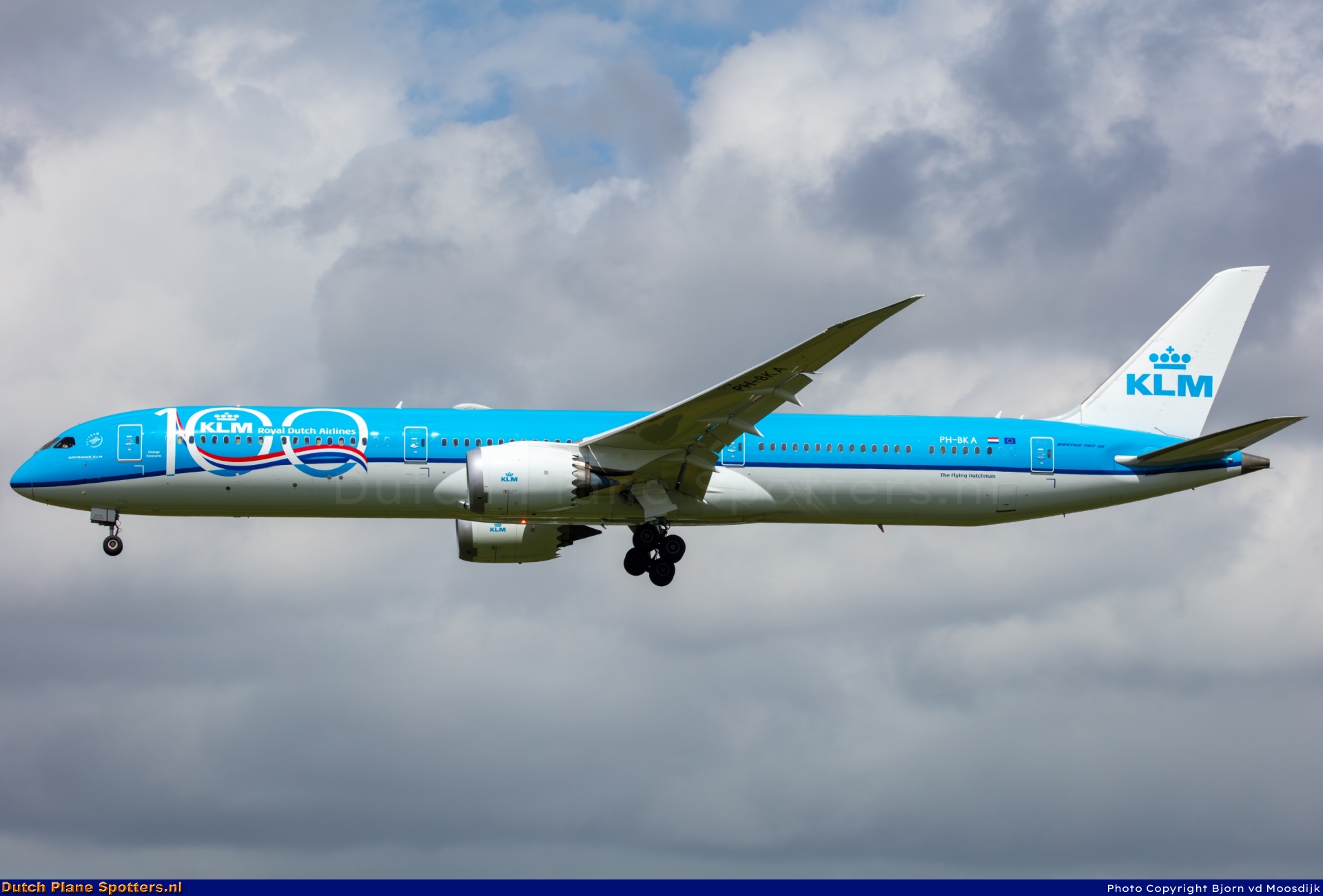 PH-BKA Boeing 787-10 Dreamliner KLM Royal Dutch Airlines by Bjorn van de Moosdijk