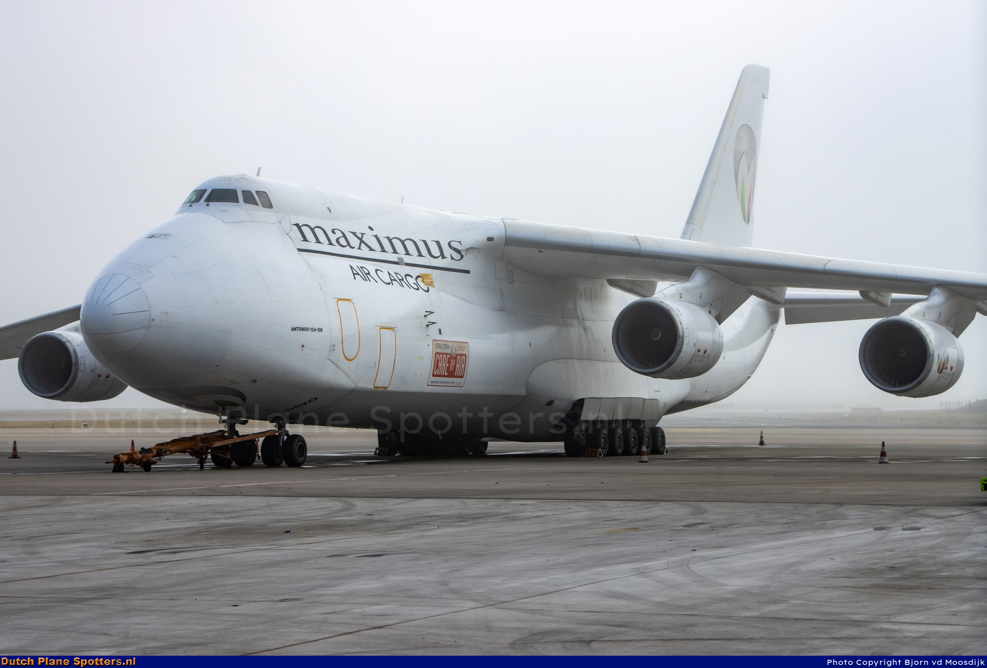 UR-ZYD Antonov An-124 Maximus Air Cargo by Bjorn van de Moosdijk