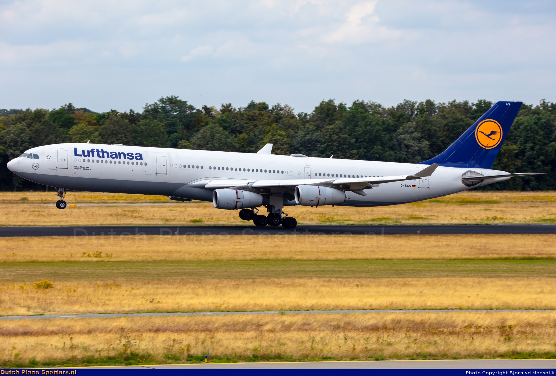 D-AIGS Airbus A340-300 Lufthansa by Bjorn van de Moosdijk