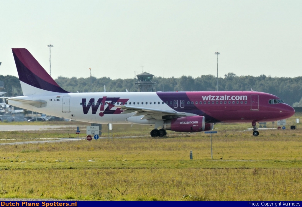 HA-LWK Airbus A320 Wizz Air by Peter Veerman