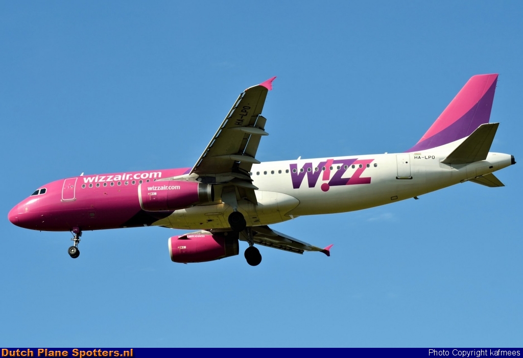 HA-LPO Airbus A320 Wizz Air by Peter Veerman