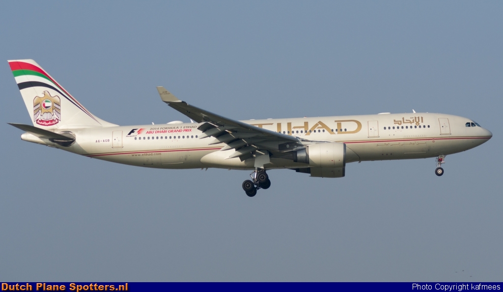 A6-AGB Airbus A330-200 Etihad by Peter Veerman