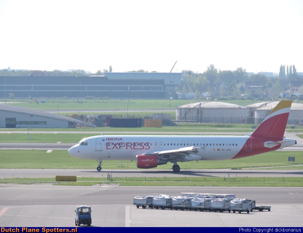EC-JFG Airbus A320 Iberia Express by dickbonarius