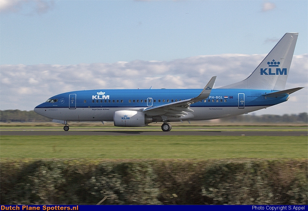 PH-BGL Boeing 737-700 KLM Royal Dutch Airlines by S.Appel